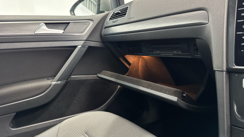 Volkswagen Golf 85kW e-Golf 5dr Auto Electric Hatchback